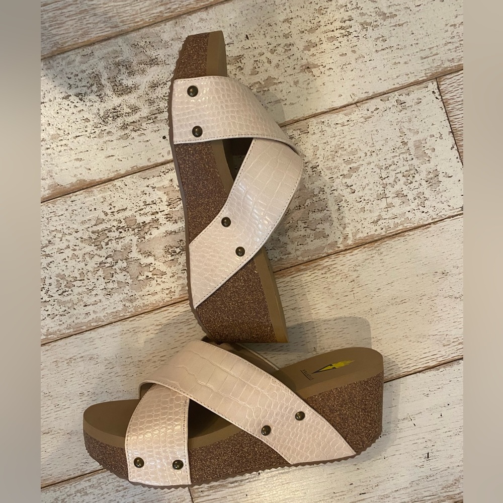 Volatile beige wedge platform sandals. NWOT. Size 8